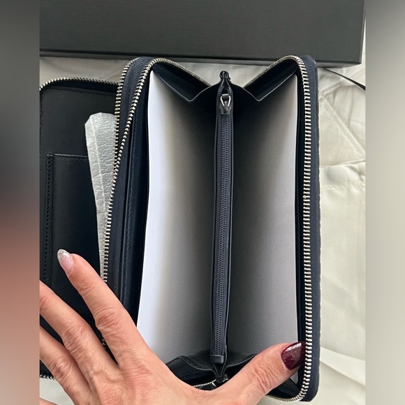 New Gucci large leather travel wallet with micro GG - Picture 5 of 10